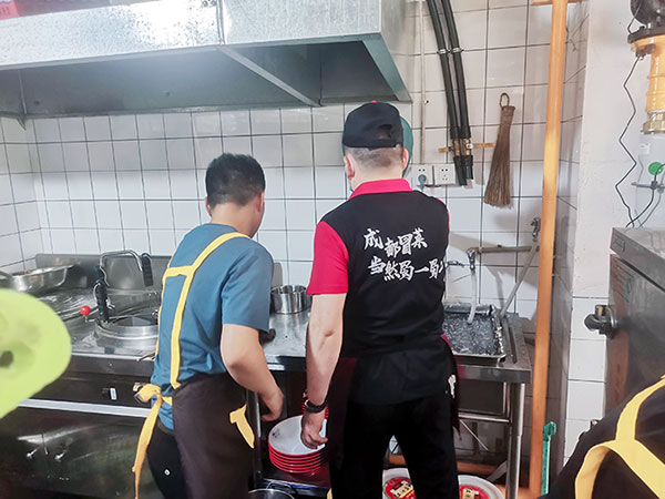 5月12日 成都孵化園蜀一蜀二冒菜店試營業(yè)